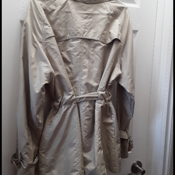 Nylon short rain coat - Picture 2 of 3